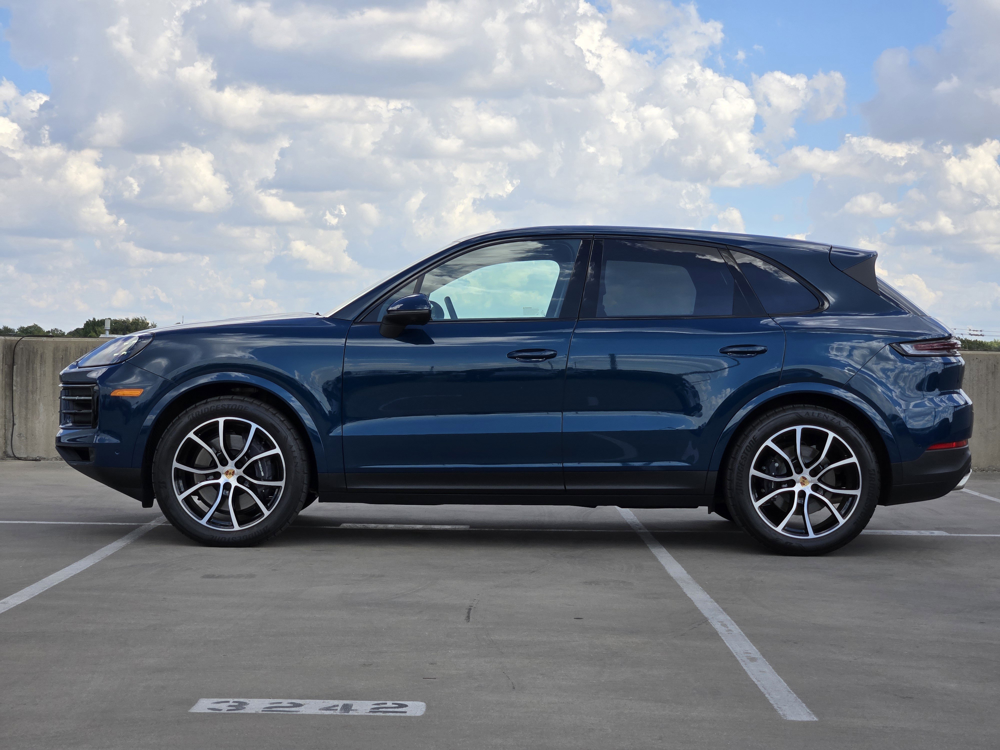Certified 2025 Porsche Cayenne image 2