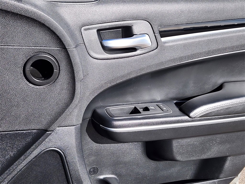 Used 2017 Chrysler 300 S w/ 300S Premium Group image 13