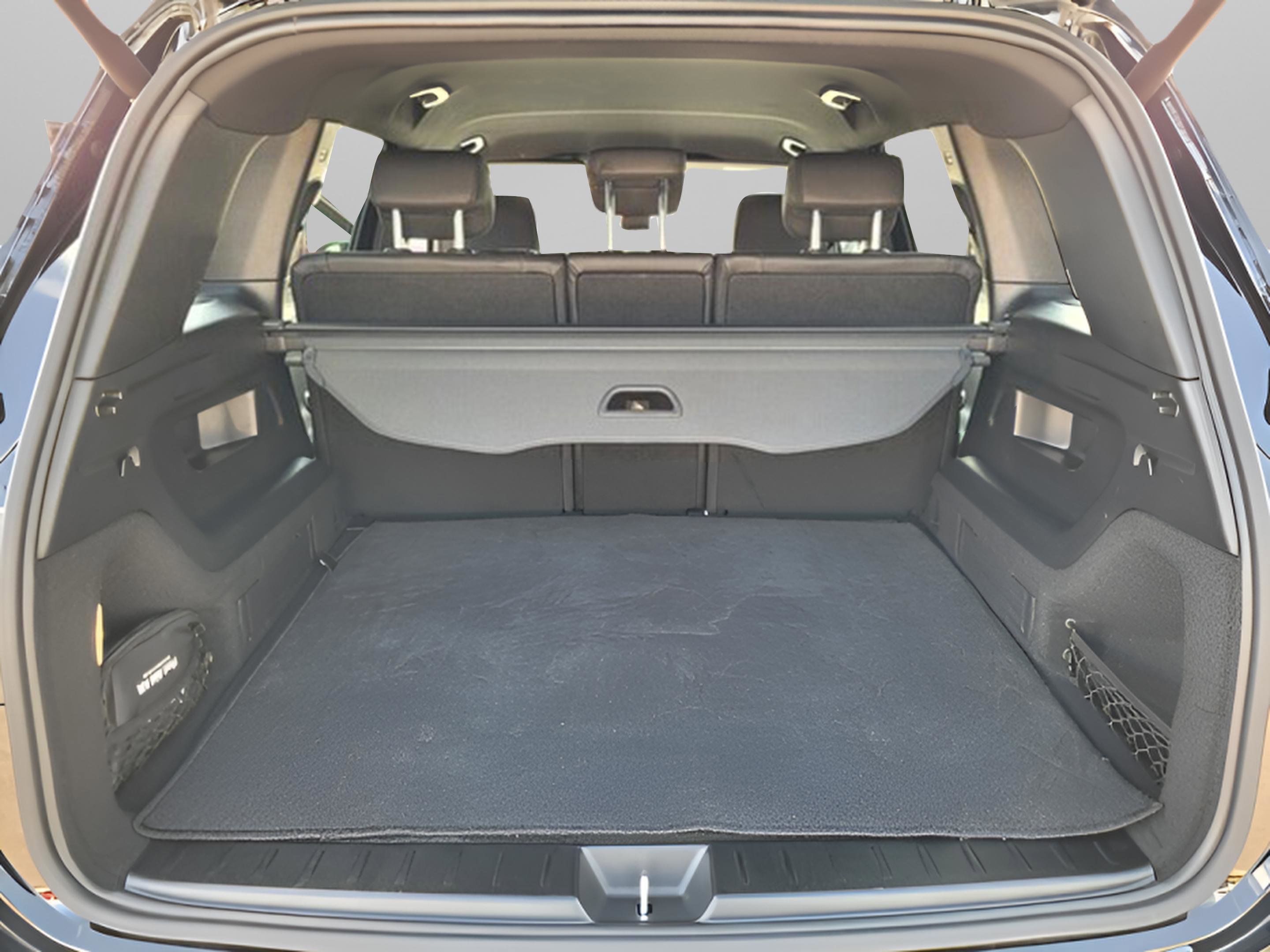 Used 2024 Mercedes-Benz GLB 250 w/ Driver Assistance Package image 9