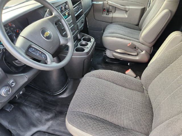 Used 2025 Chevrolet Express 2500 w/ Driver Convenience Package RWD image 4
