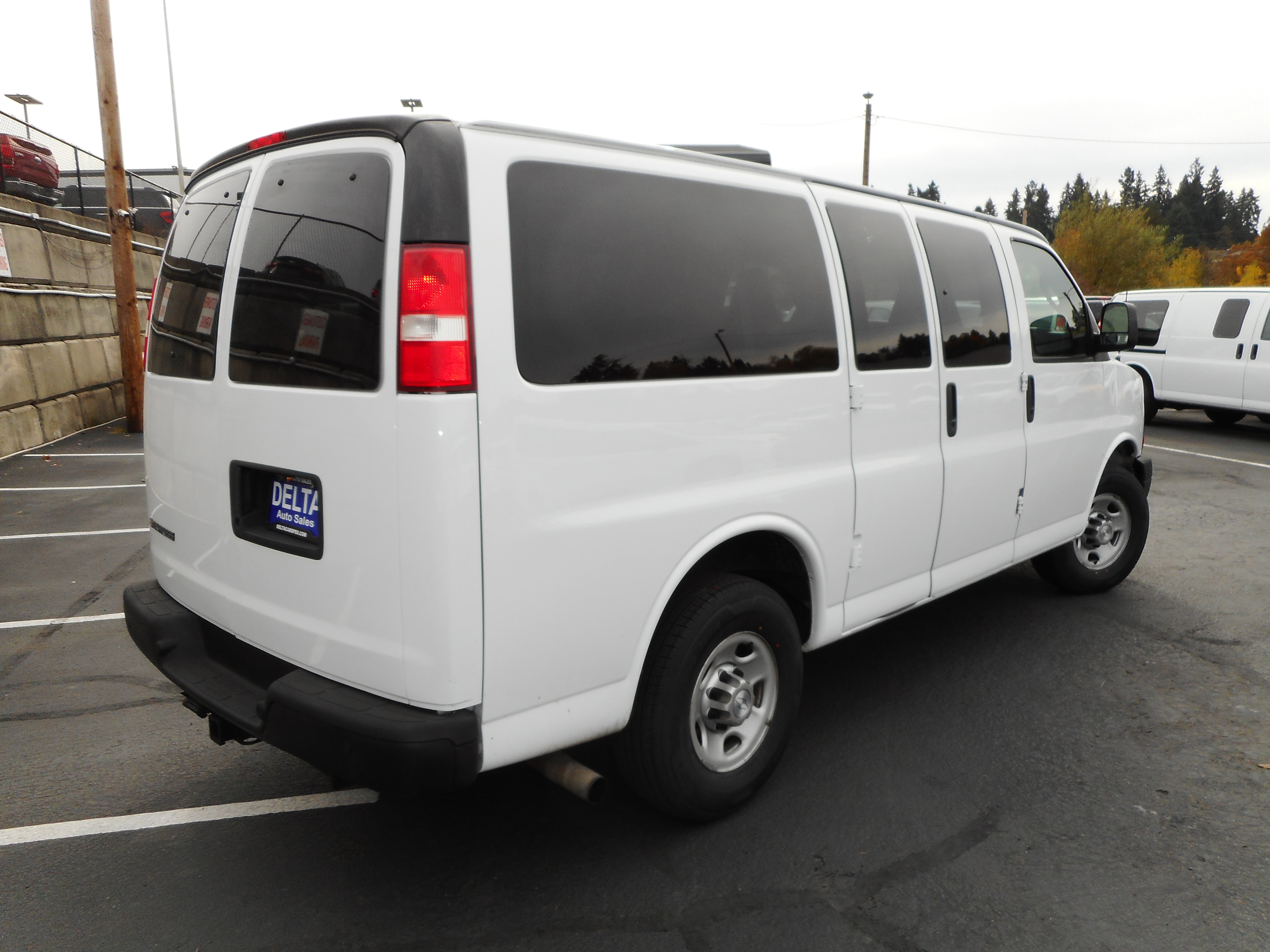 Used 2017 Chevrolet Express 2500 LS RWD image 7
