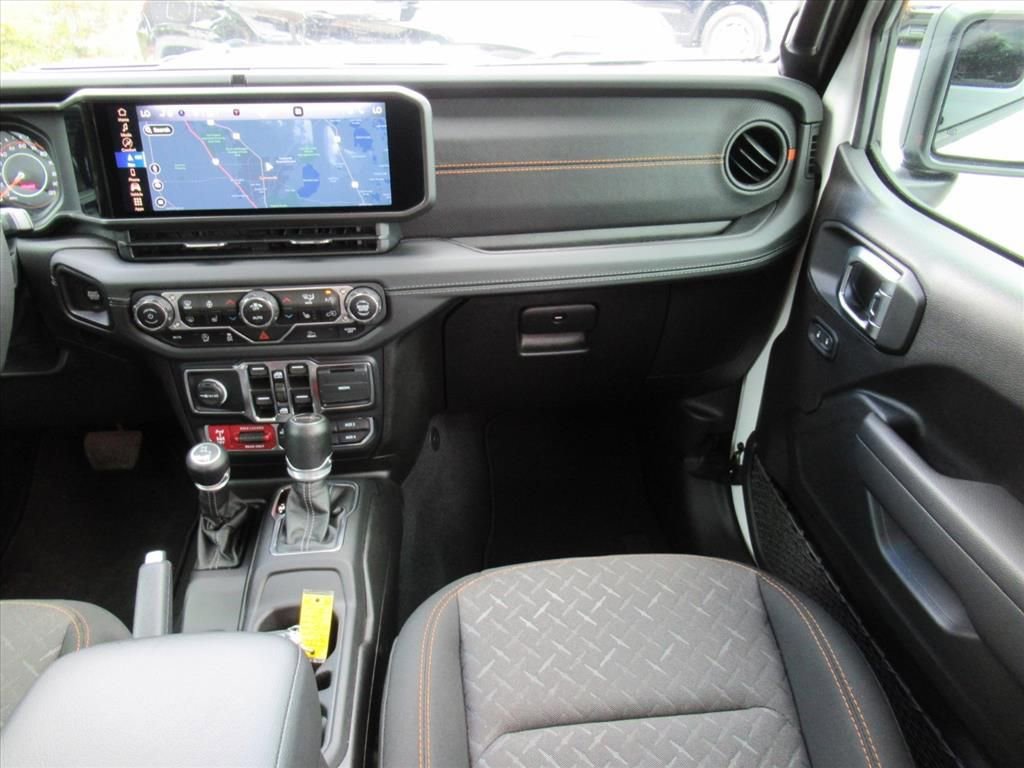 Certified 2024 Jeep Gladiator Mojave w/ Technology Group image 16