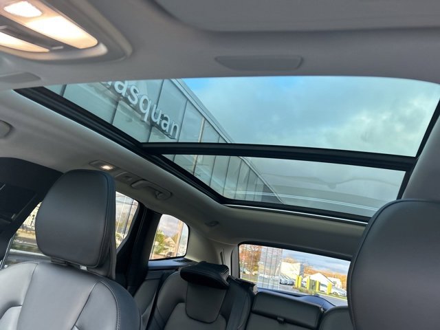 Certified 2025 Volvo XC60 B5 Core image 26