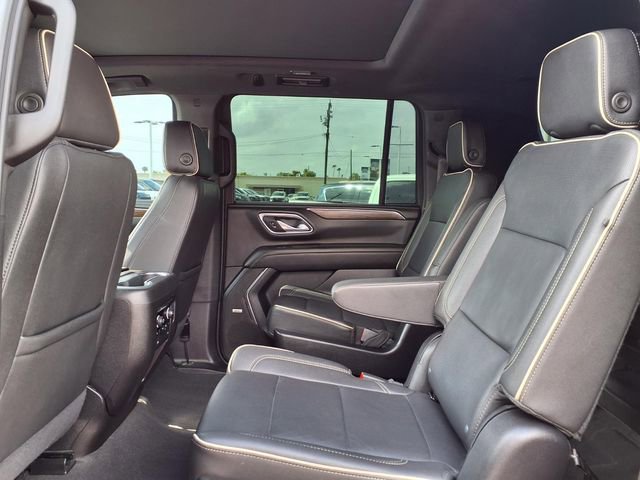 Used 2024 Chevrolet Suburban Premier w/ Premium Package 2 AWD/4WD image 16