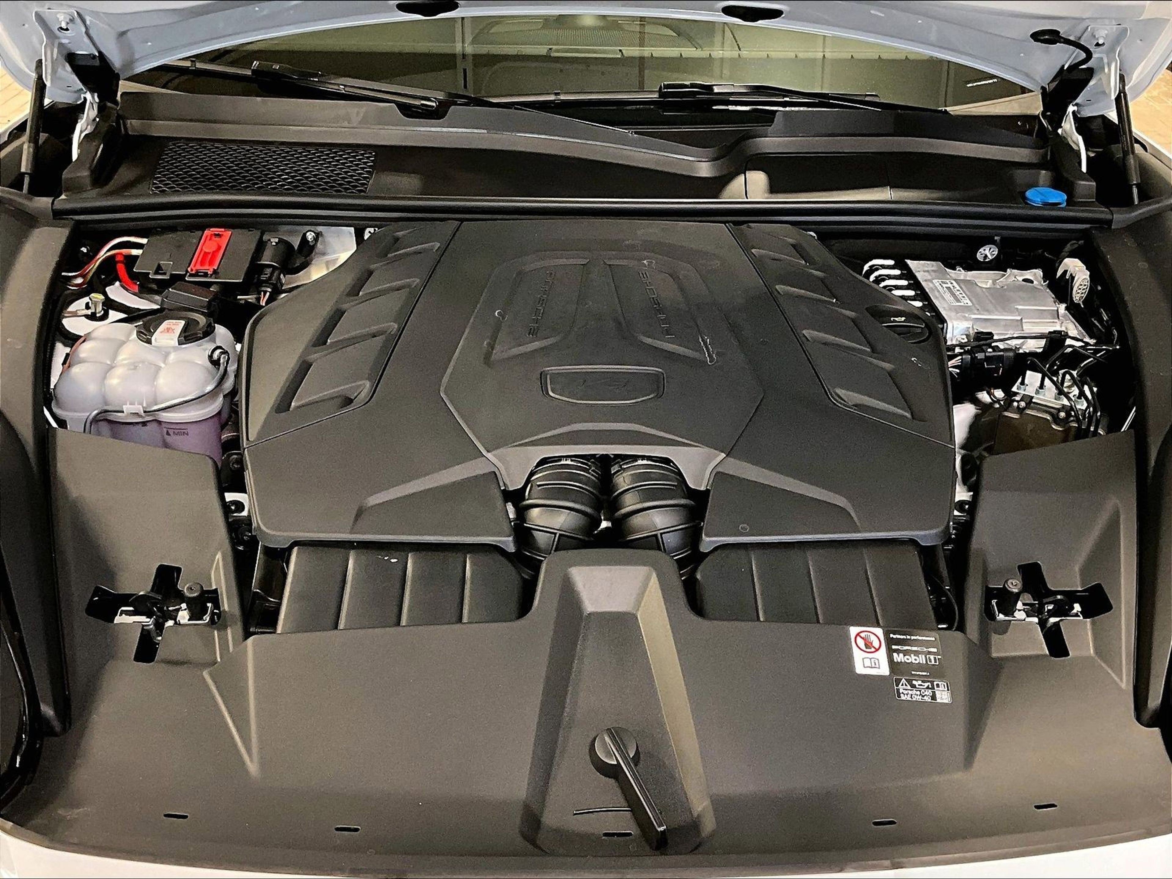 New 2026 Porsche Cayenne GTS image 12