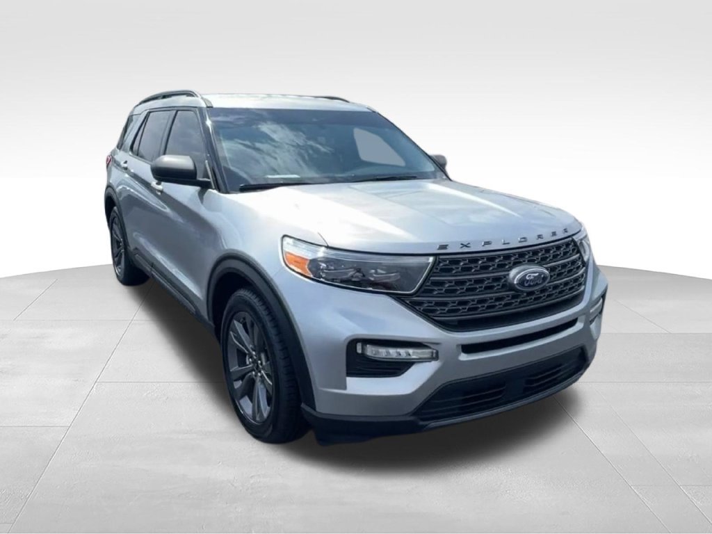 Used 2021 Ford Explorer XLT w/ Equipment Group 202A RWD image 2