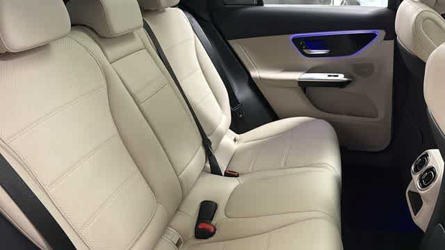 Used 2026 Mercedes-Benz GLC 300 4MATIC image 35