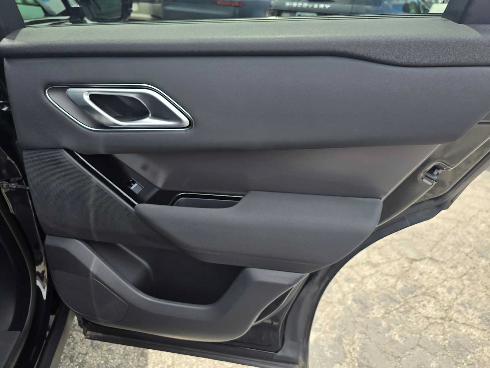 Used 2025 Land Rover Range Rover Velar Dynamic SE AWD/4WD image 13