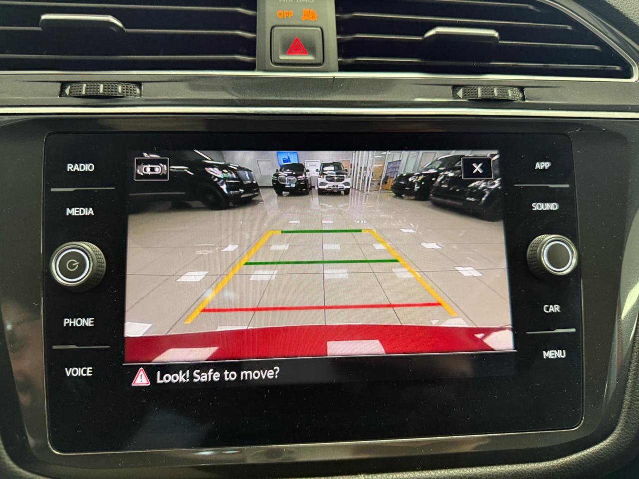 Used 2022 Volkswagen Tiguan SE image 12