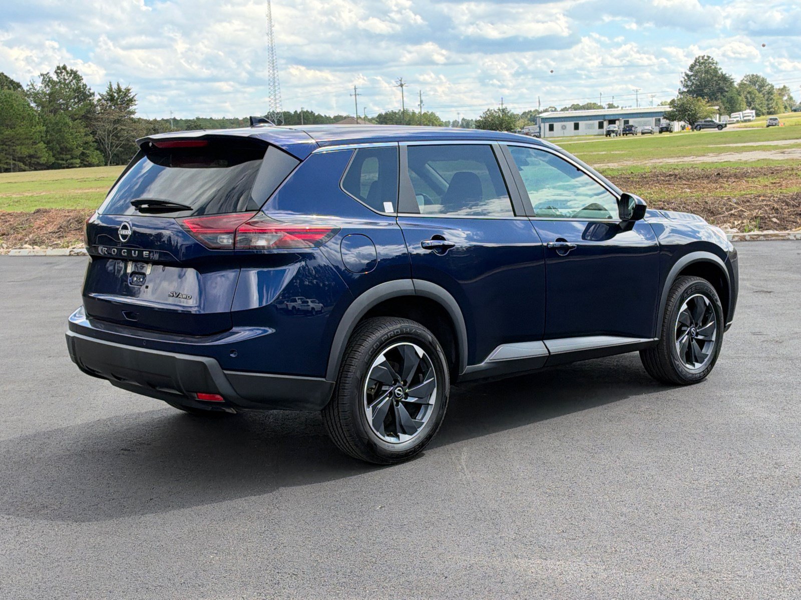 Used 2024 Nissan Rogue SV AWD/4WD image 5