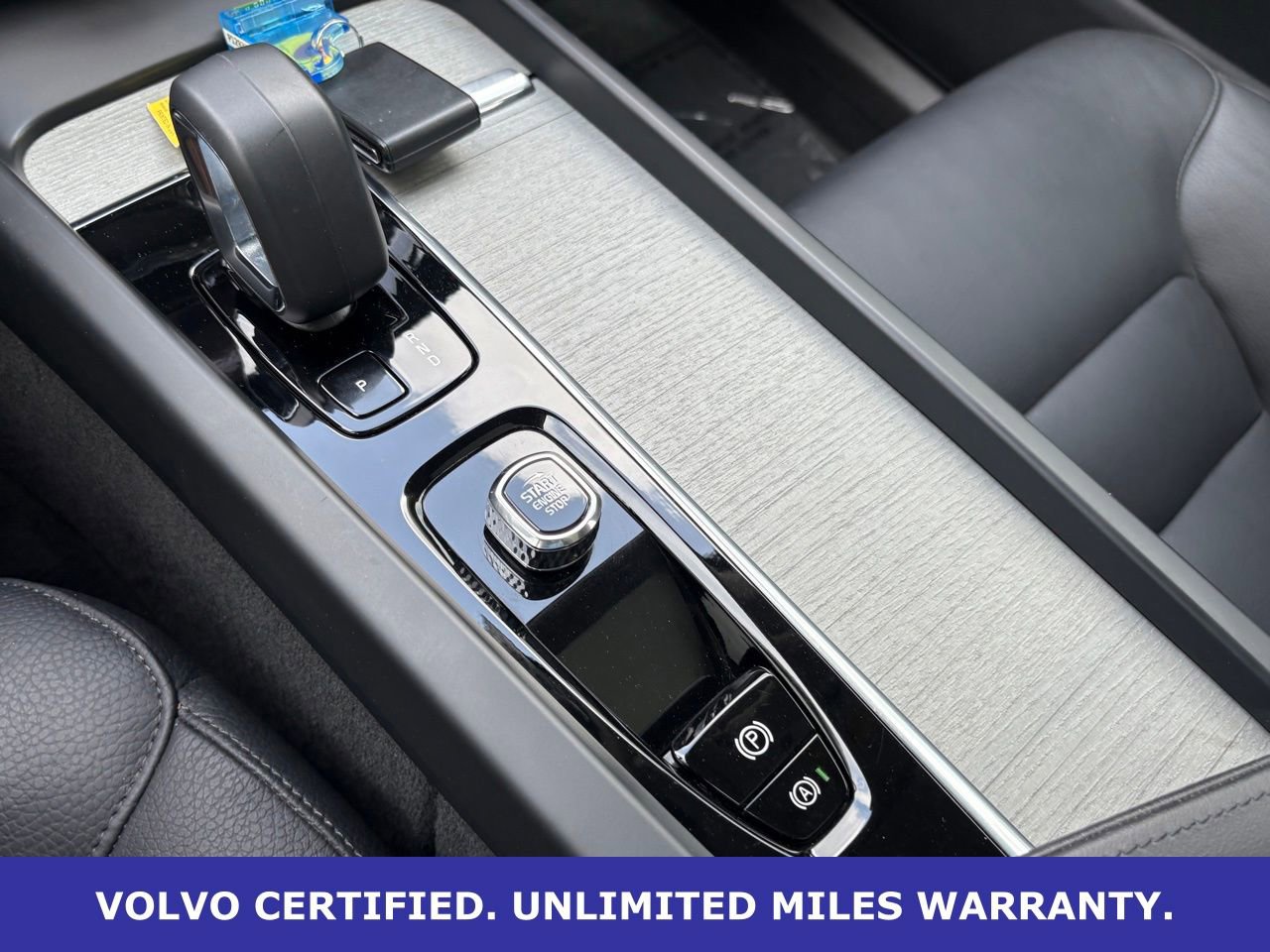 Certified 2025 Volvo XC60 B5 Plus AWD/4WD image 22