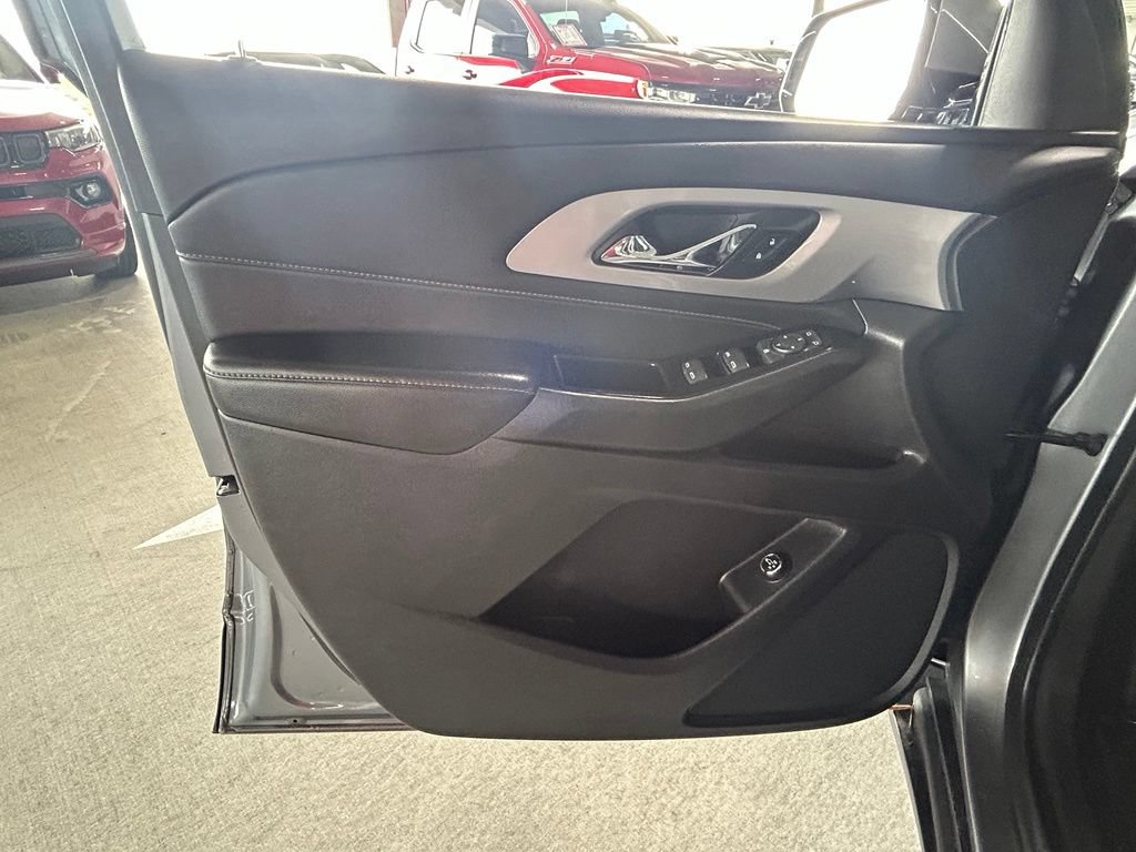 Used 2019 Chevrolet Traverse LT FWD image 18