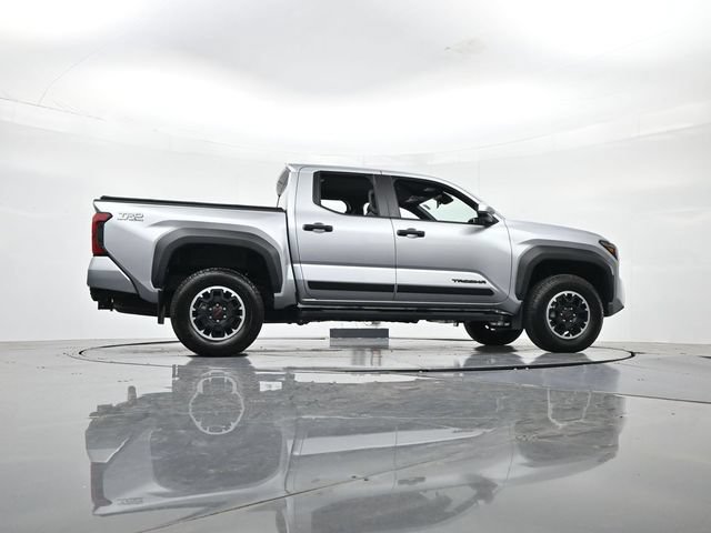 Used 2024 Toyota Tacoma TRD Off-Road AWD/4WD image 31
