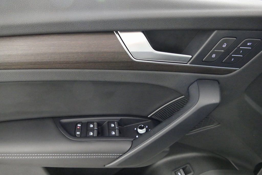 Certified 2022 Audi Q5 2.0T Premium Plus w/ Premium Plus Package AWD/4WD image 11