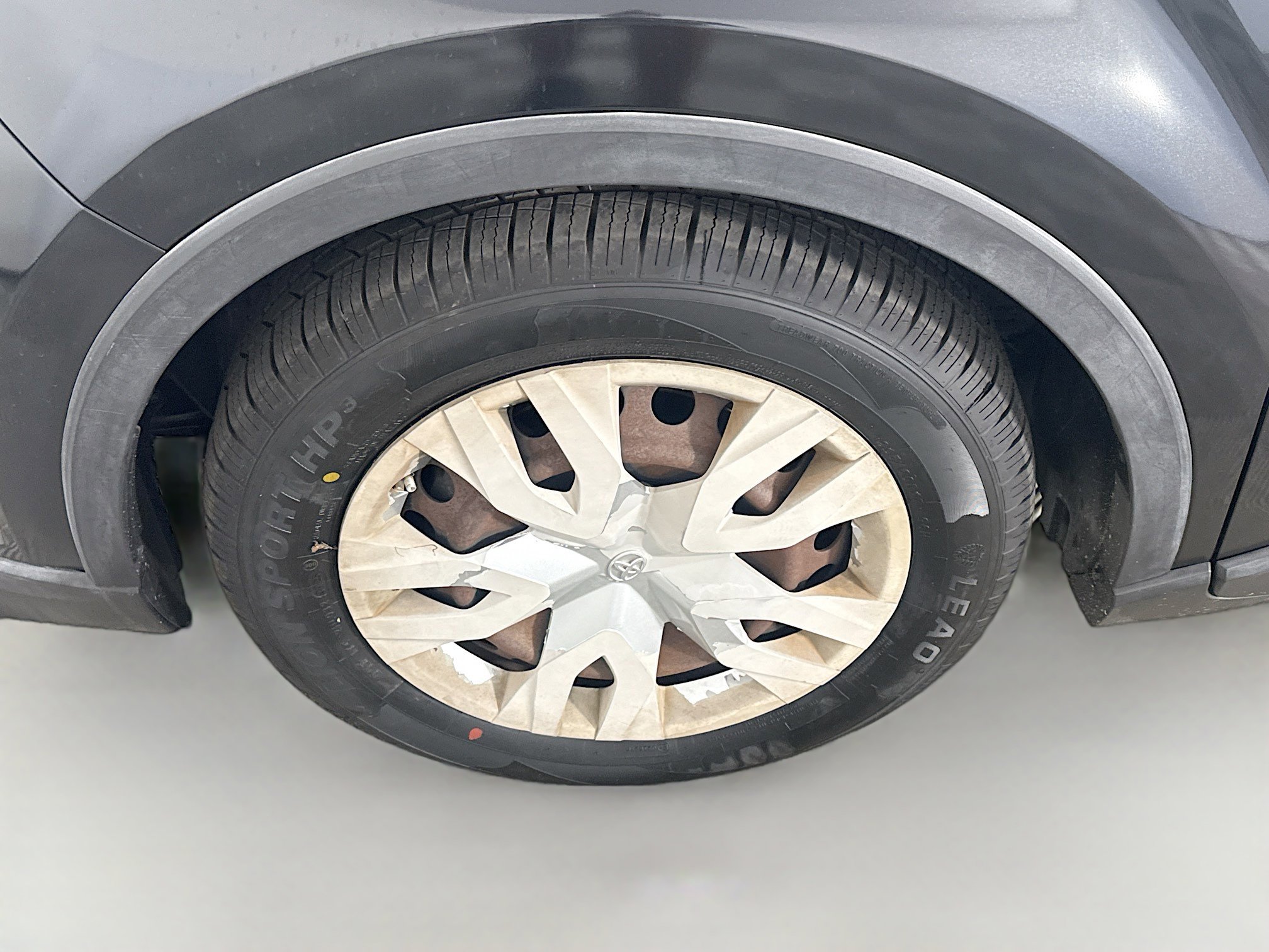 Used 2019 Toyota C-HR LE image 37