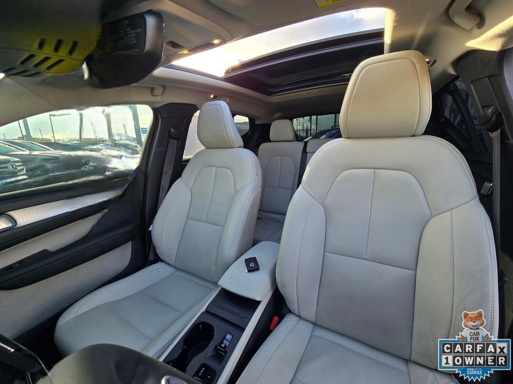 Used 2019 Volvo XC40 T4 Momentum image 31