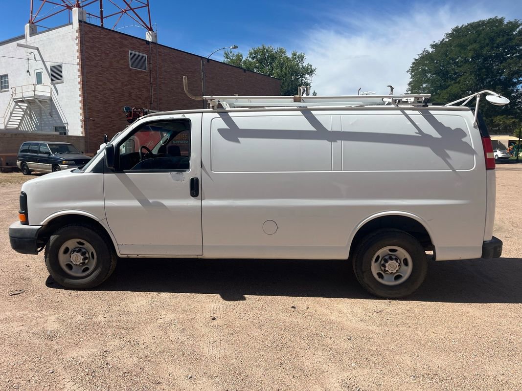 Used 2010 Chevrolet Express 2500 image 6
