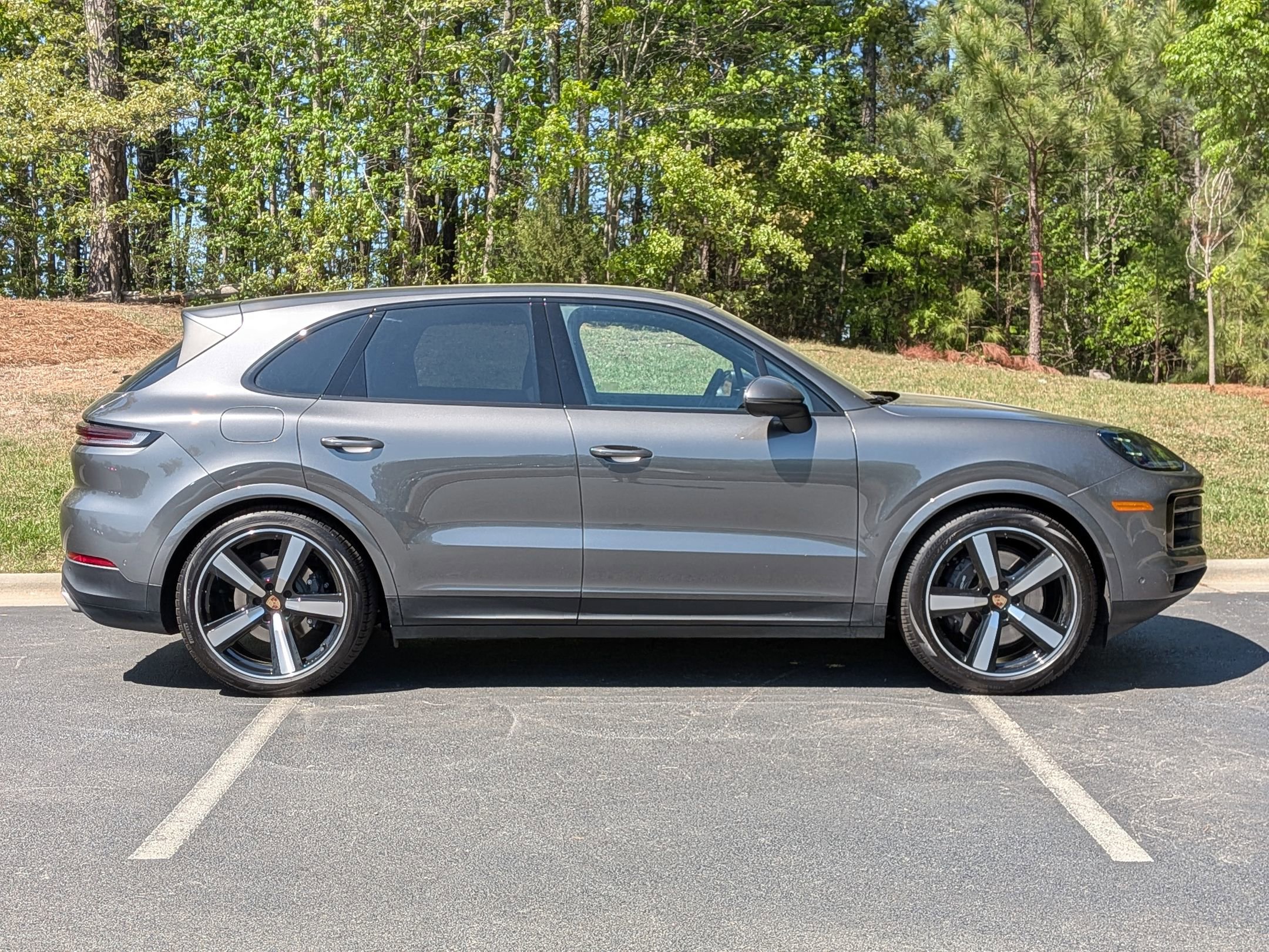 Used 2025 Porsche Cayenne AWD/4WD image 8