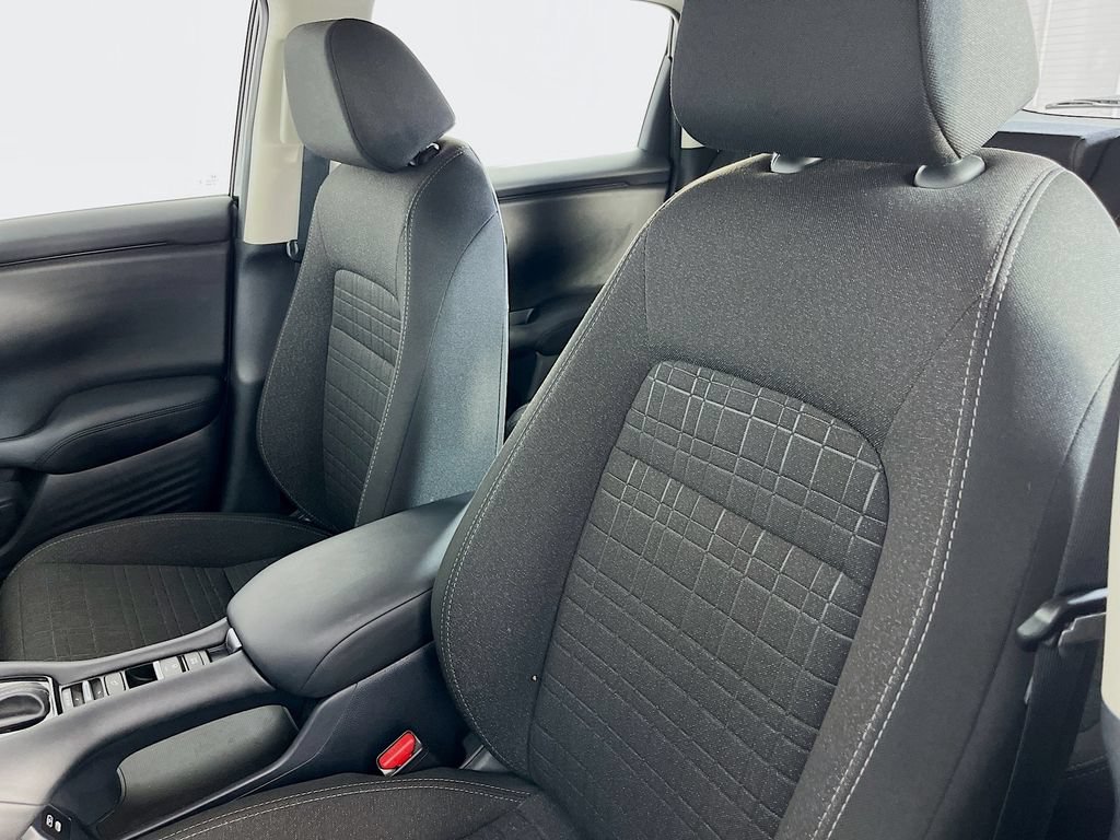 Used 2025 Honda HR-V LX image 26