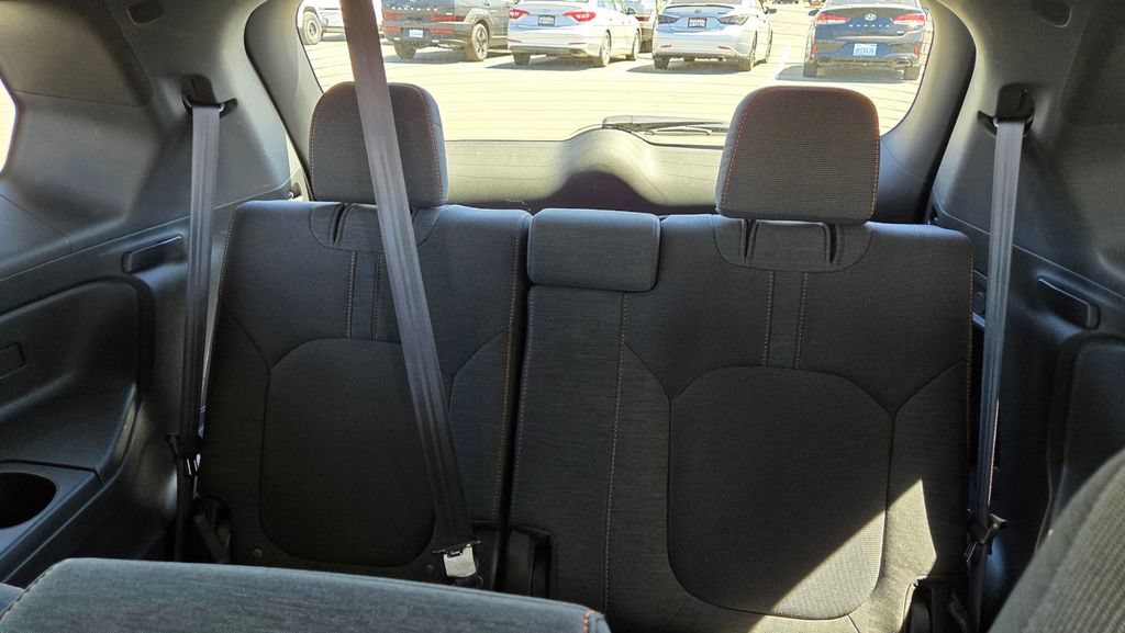 Used 2025 Honda Pilot Sport image 12