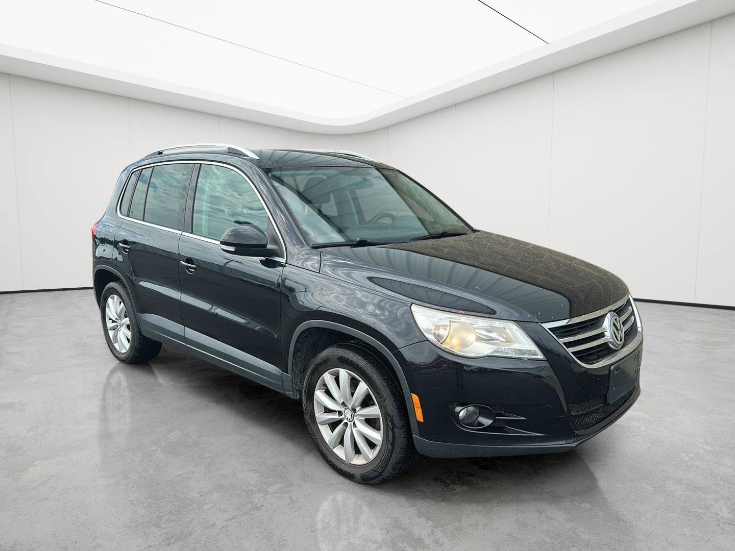Used 2011 Volkswagen Tiguan SEL AWD/4WD image 3