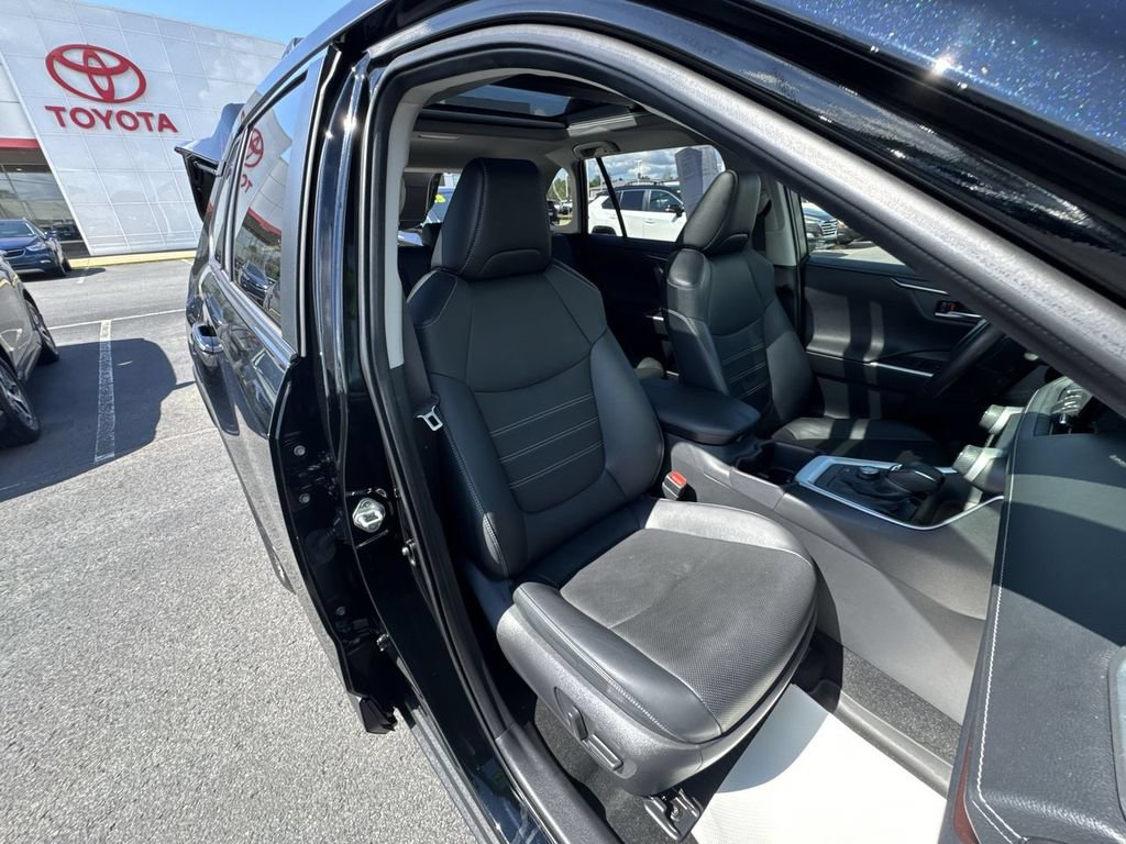 Used 2023 Toyota RAV4 Limited AWD/4WD image 31