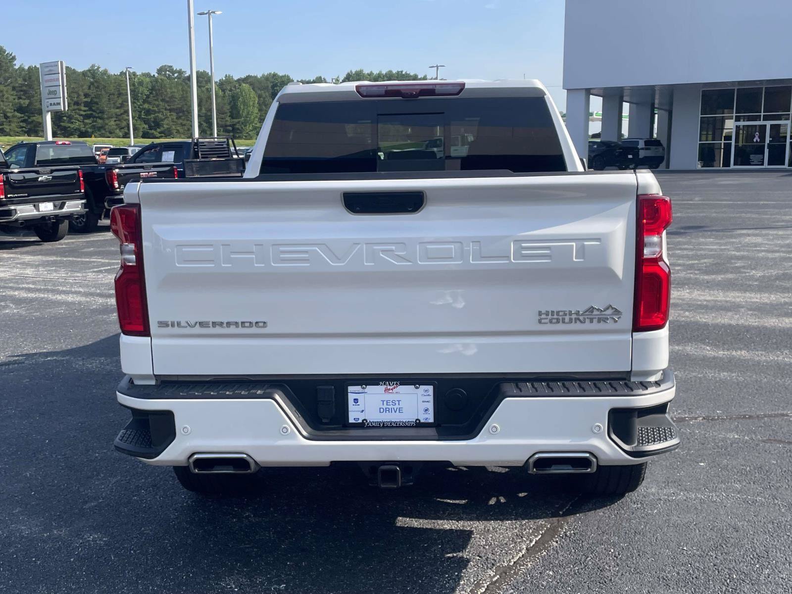 Certified 2025 Chevrolet Silverado 1500 High Country w/ High Country Premium Package AWD/4WD image 4