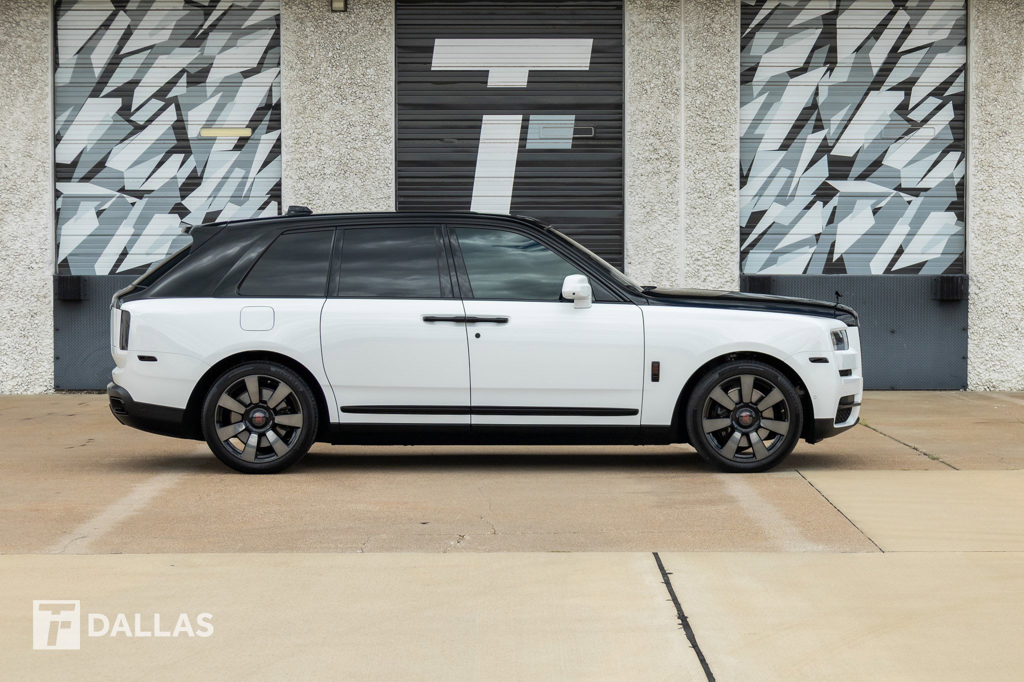 Used 2022 Rolls-Royce Cullinan w/ Technology Package AWD/4WD image 17