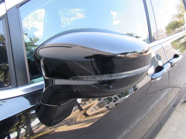 Used 2024 Chrysler Pacifica Touring-L FWD image 17