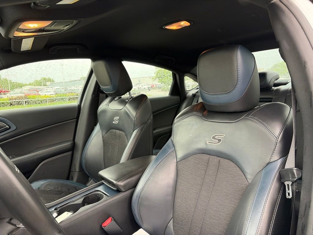 Used 2016 Chrysler 200 S FWD image 43
