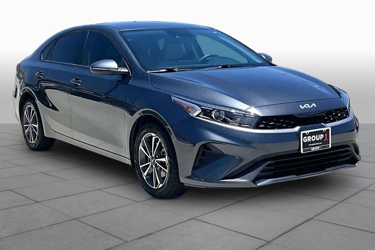 Used 2022 Kia Forte LXS w/ LXS Technology Package FWD image 3