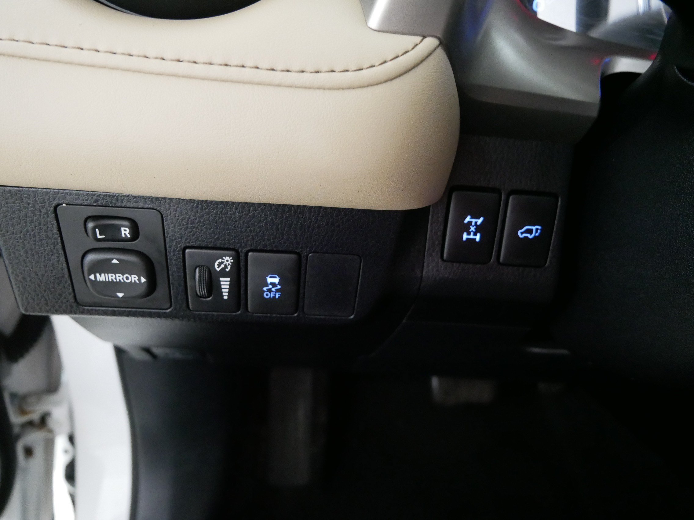 Used 2015 Toyota RAV4 XLE AWD/4WD image 26