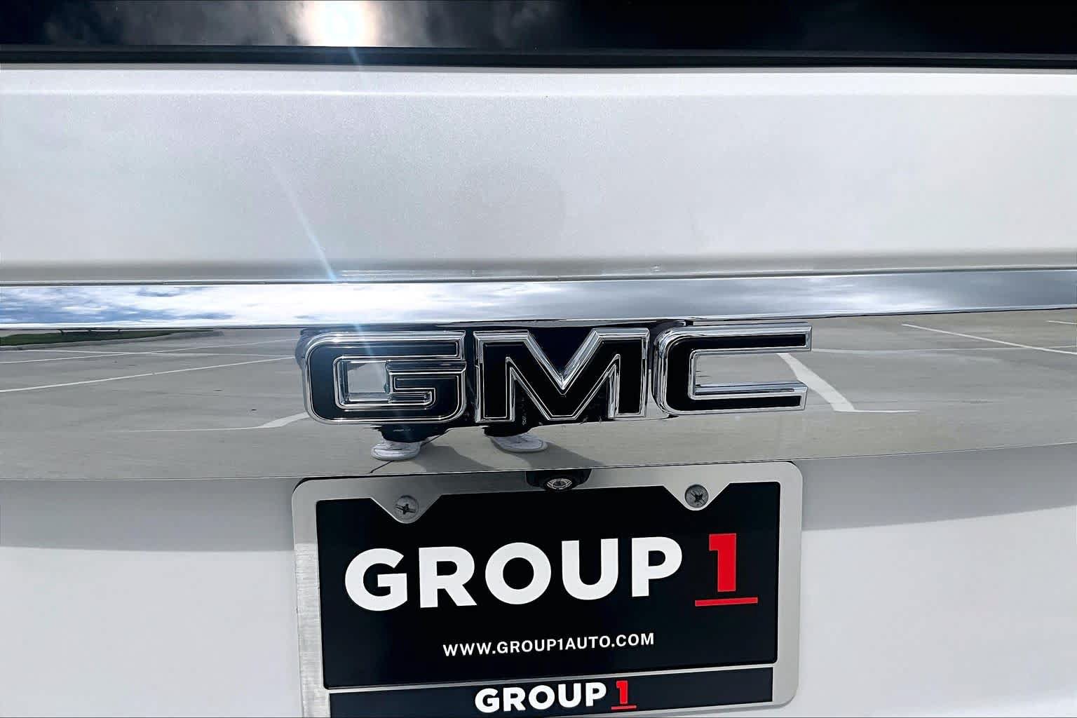 Used 2024 GMC Yukon SLT w/ SLT Luxury Package RWD image 10