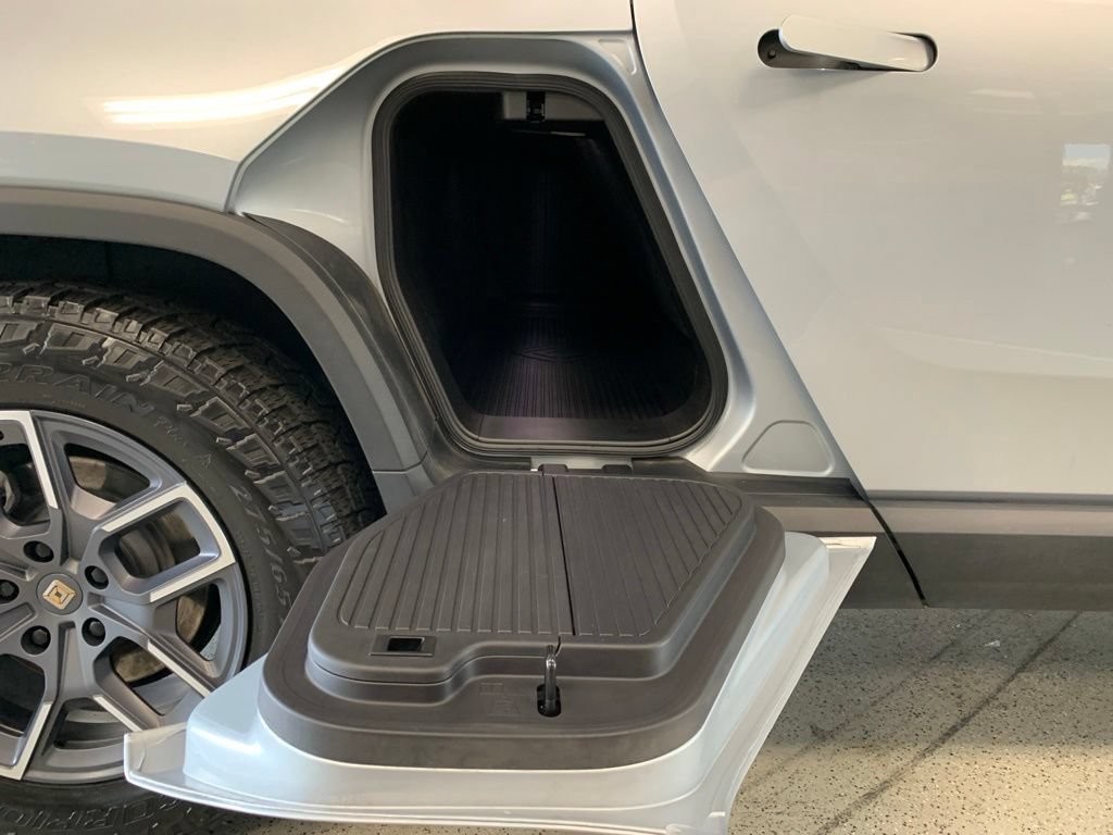 Used 2024 Rivian R1T Adventure AWD/4WD image 9