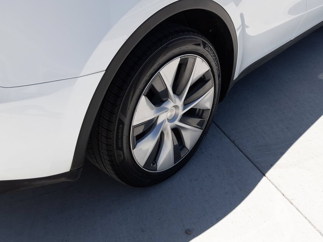 Used 2023 Tesla Model Y Long Range AWD/4WD image 9