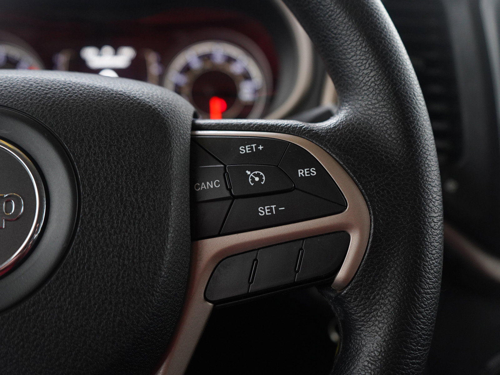 Used 2016 Jeep Cherokee Sport FWD image 26