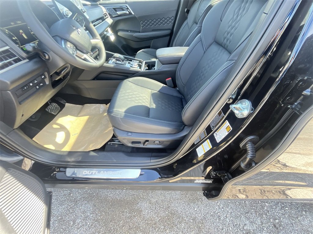 New 2025 Mitsubishi Outlander SEL Black Edition image 12