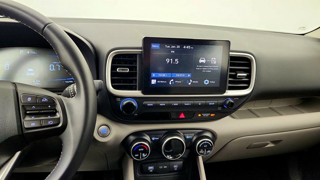 Used 2024 Hyundai Venue SEL image 18