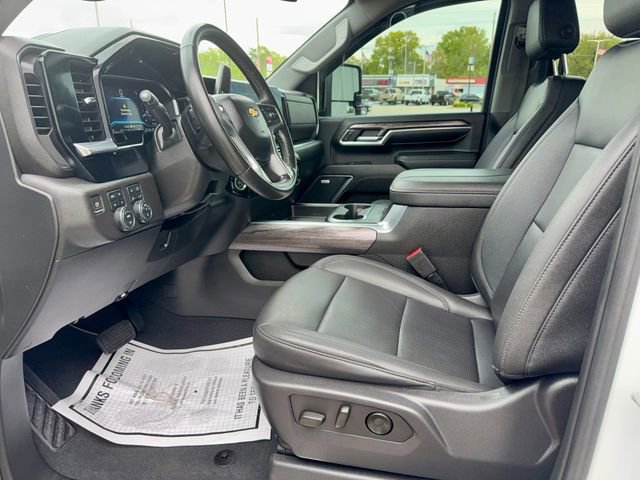 Used 2024 Chevrolet Silverado 3500 LTZ w/ LTZ Convenience Package AWD/4WD image 13