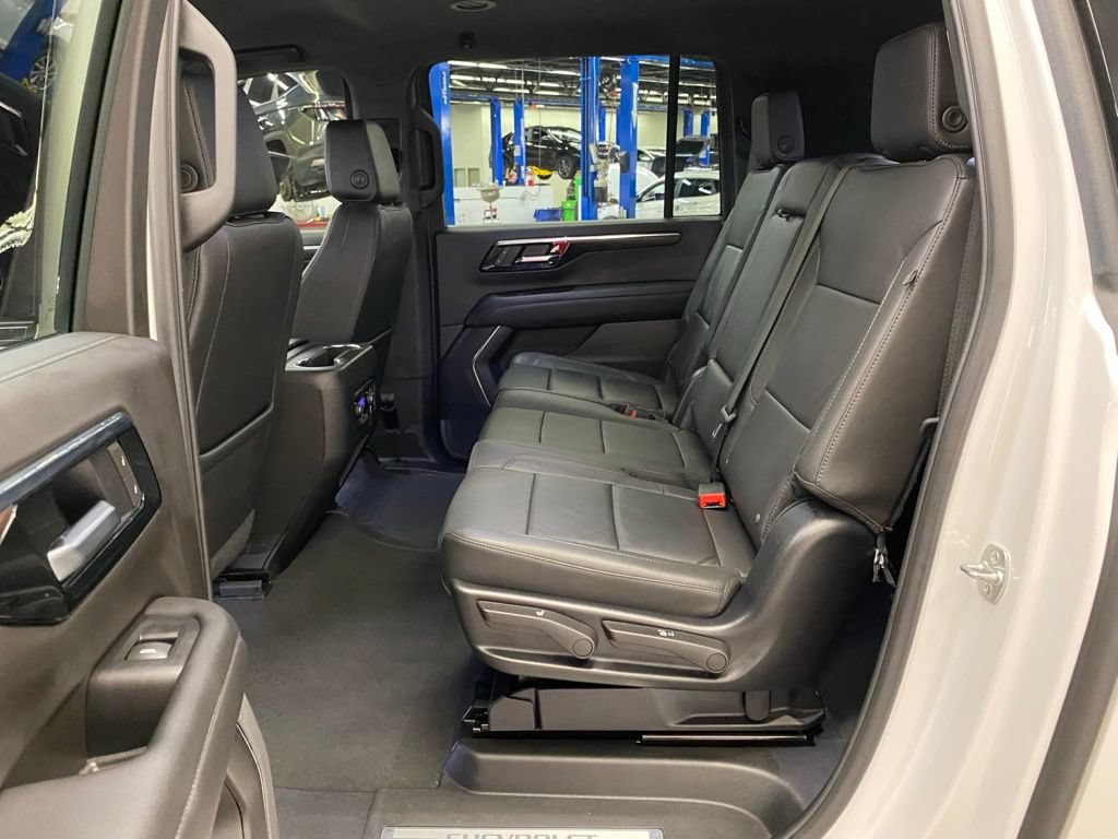 Used 2025 Chevrolet Suburban Z71 AWD/4WD image 16