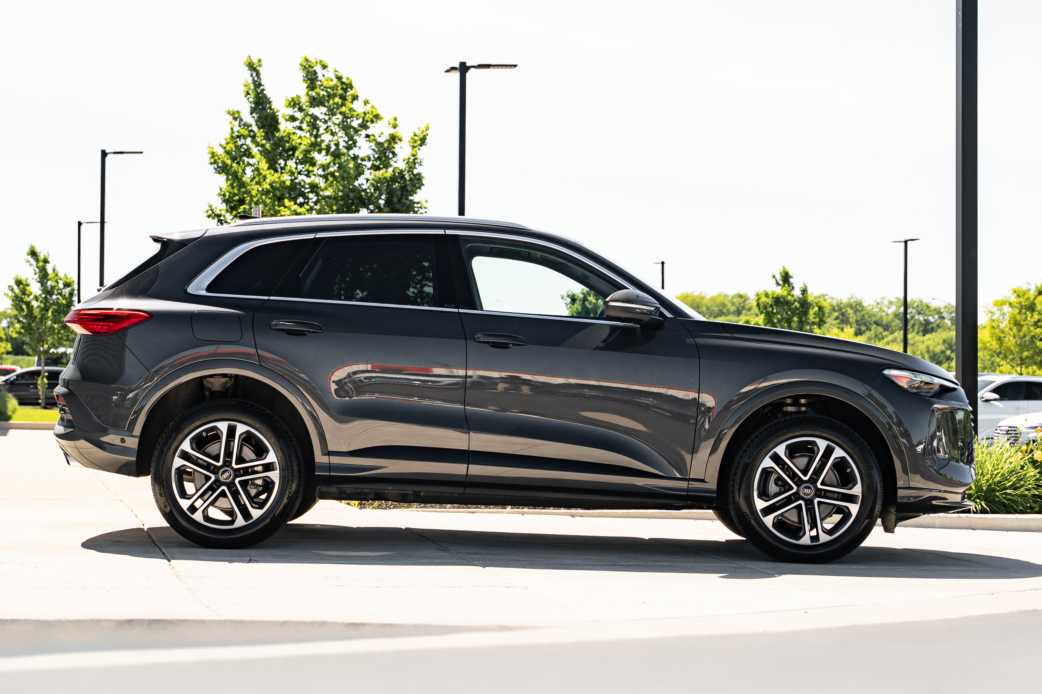 Certified 2025 Audi Q5 Premium w/ Premium Plus AWD/4WD image 3