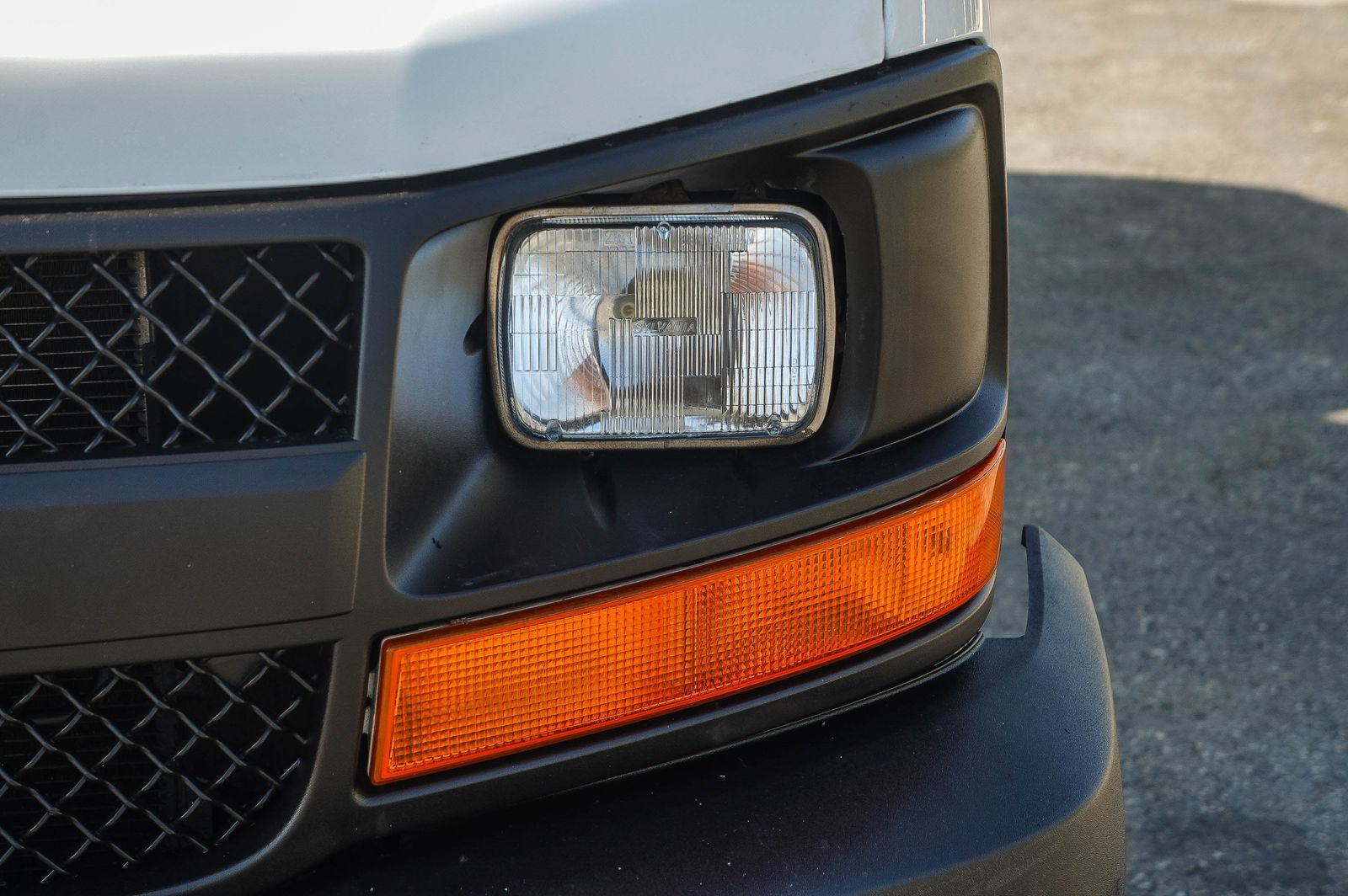 Used 2017 Chevrolet Express 3500 RWD image 8
