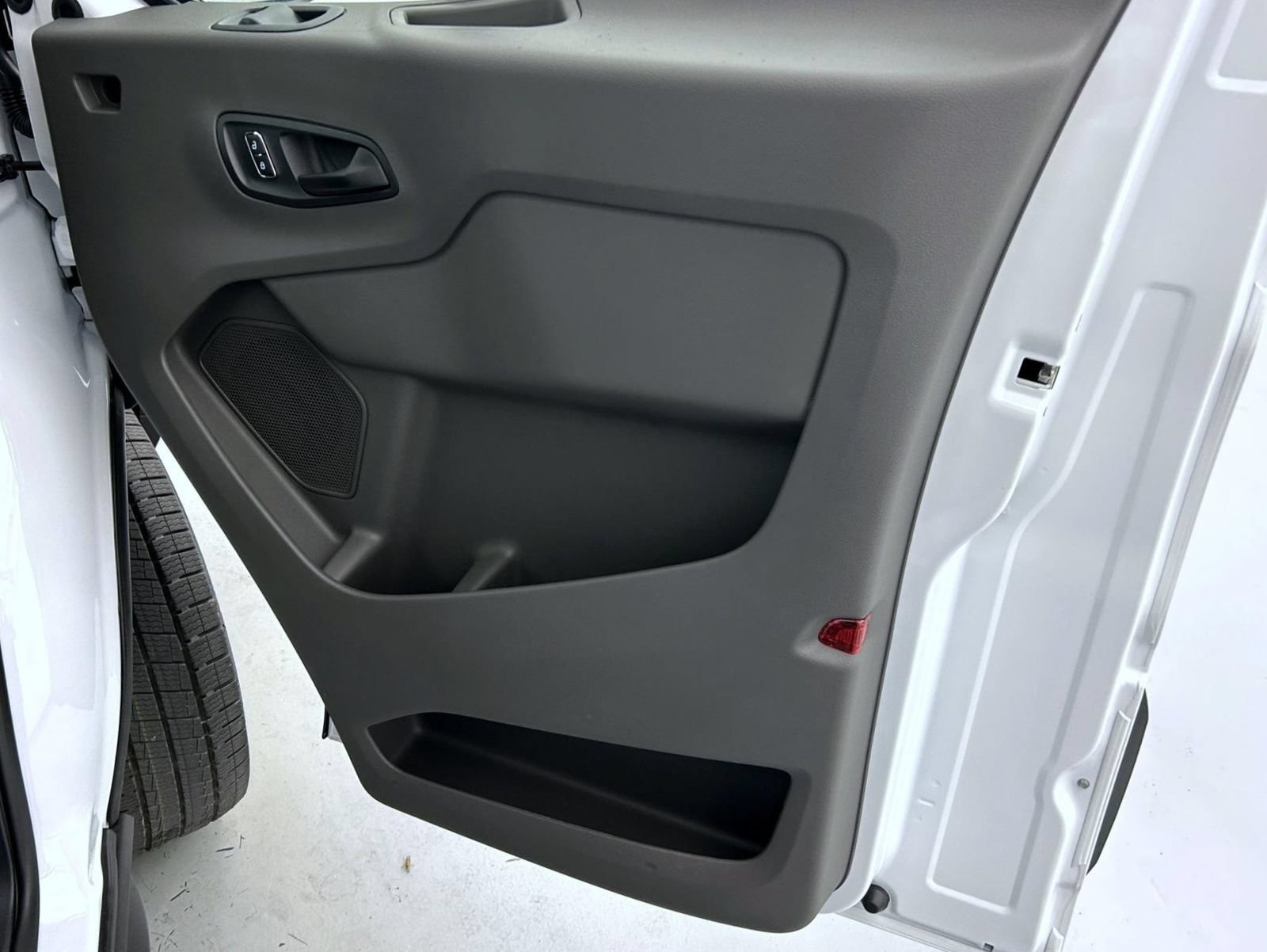 New 2027 Ford Transit 250 148 Medium Roof w/ Load Area Protection Package RWD image 16