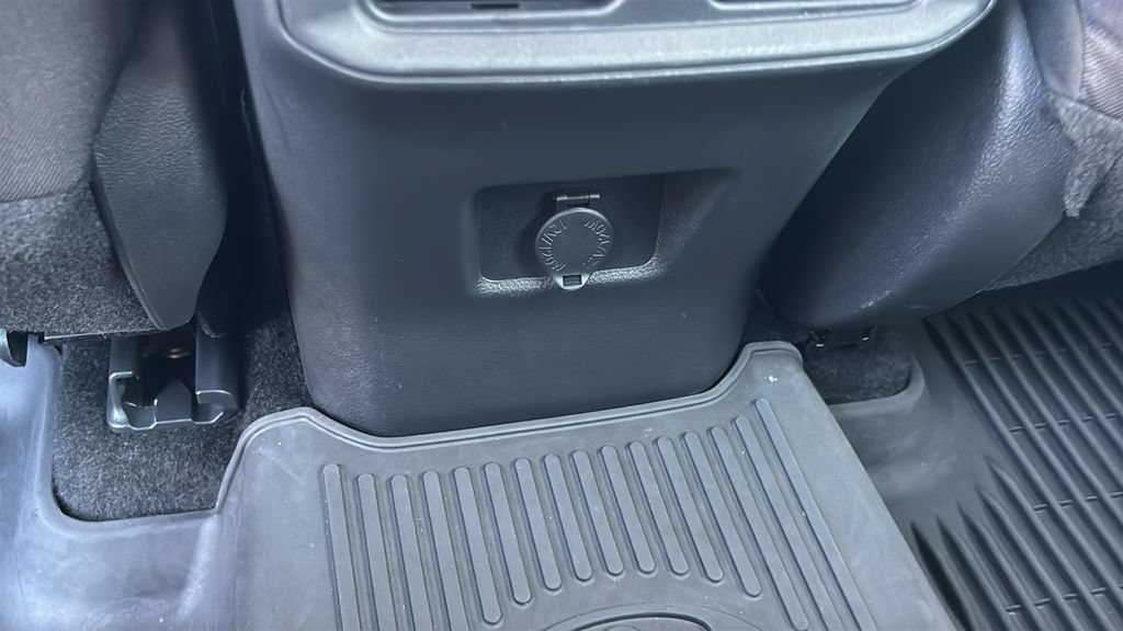 Used 2025 Toyota RAV4 LE AWD/4WD image 9