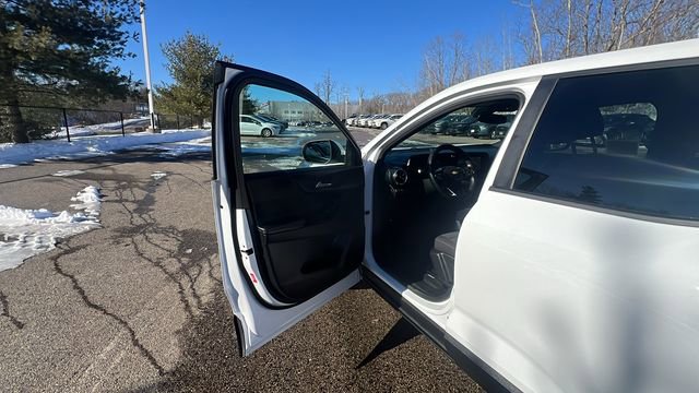 Used 2025 Chevrolet Equinox LT image 23