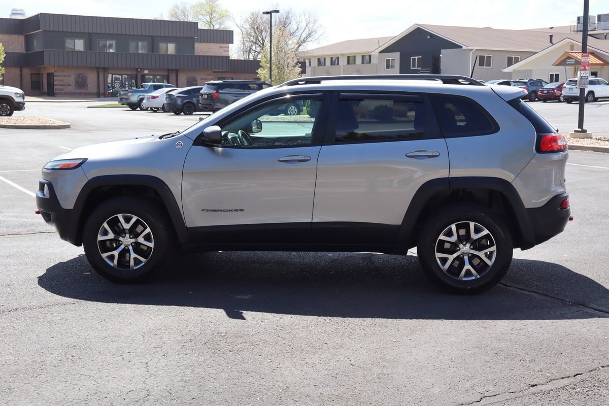 Used 2016 Jeep Cherokee Trailhawk w/ Cold Weather Group AWD/4WD image 9