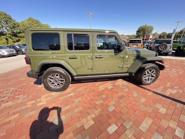 Used 2024 Jeep Wrangler Unlimited Sahara w/ Technology Group AWD/4WD image 36