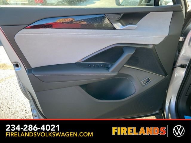 New 2025 Volkswagen Tiguan SE image 22