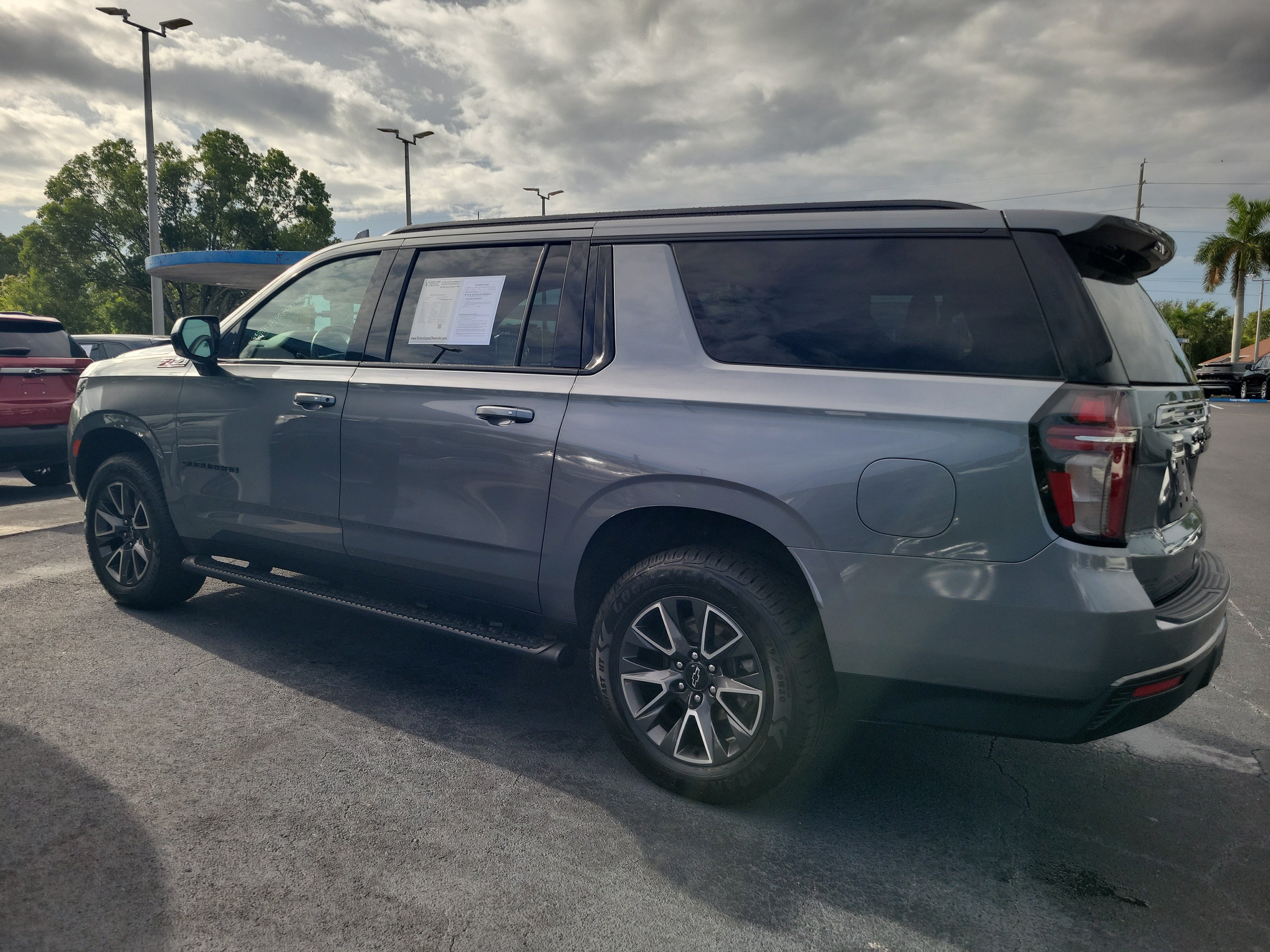 Used 2022 Chevrolet Suburban Z71 AWD/4WD image 3
