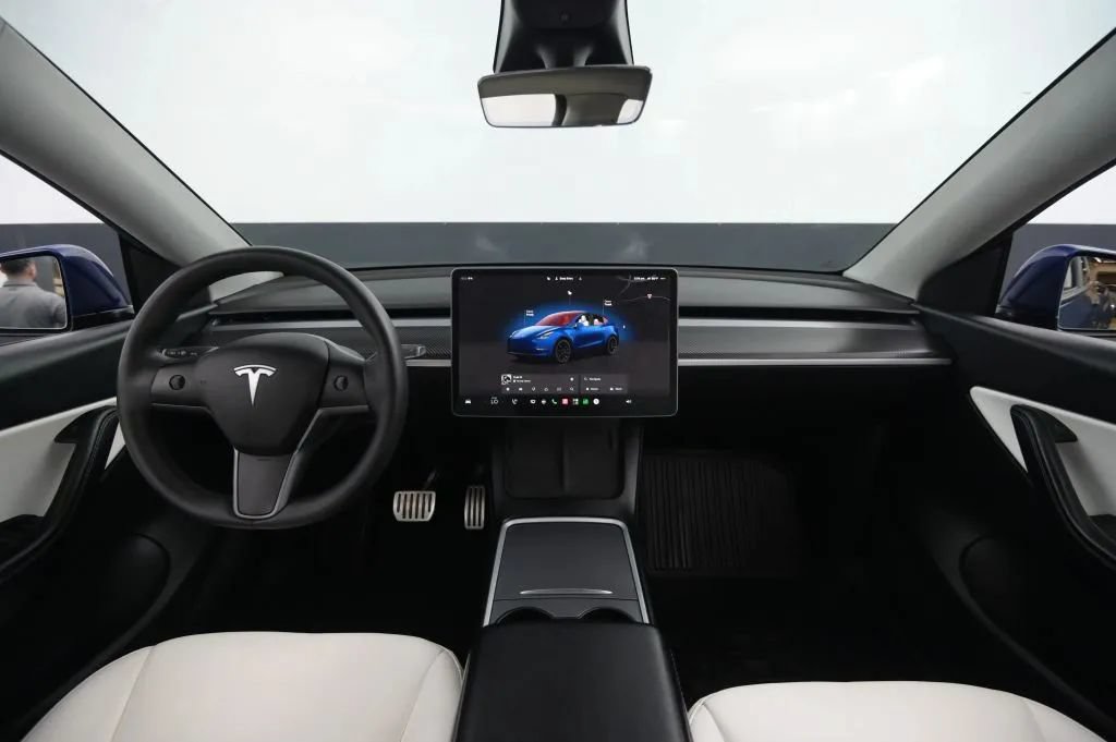 Used 2022 Tesla Model Y Performance AWD/4WD image 32